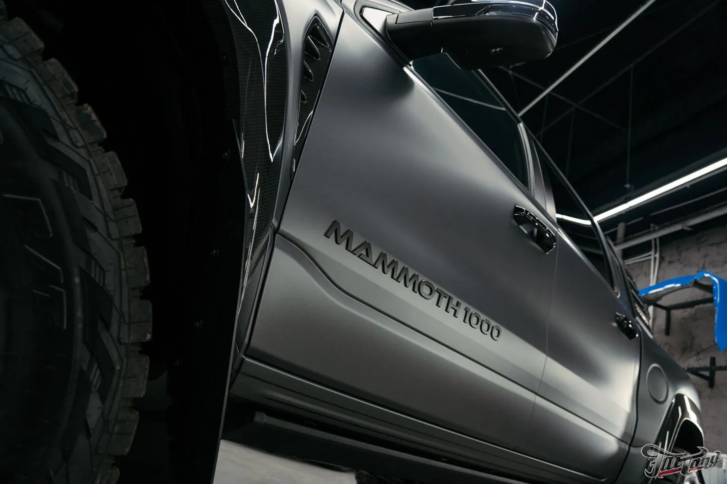 Что мы сделали с RAM TRX Hennessey Mammoth 1000?! Часть 1: автомобиль до начала работ, оклейка винилом и полиуретаном, татуировки в проемах